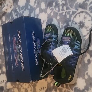 NWT Skechers Sneakers